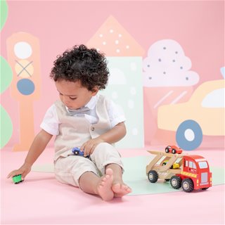 Car transporter with 4 vehicles